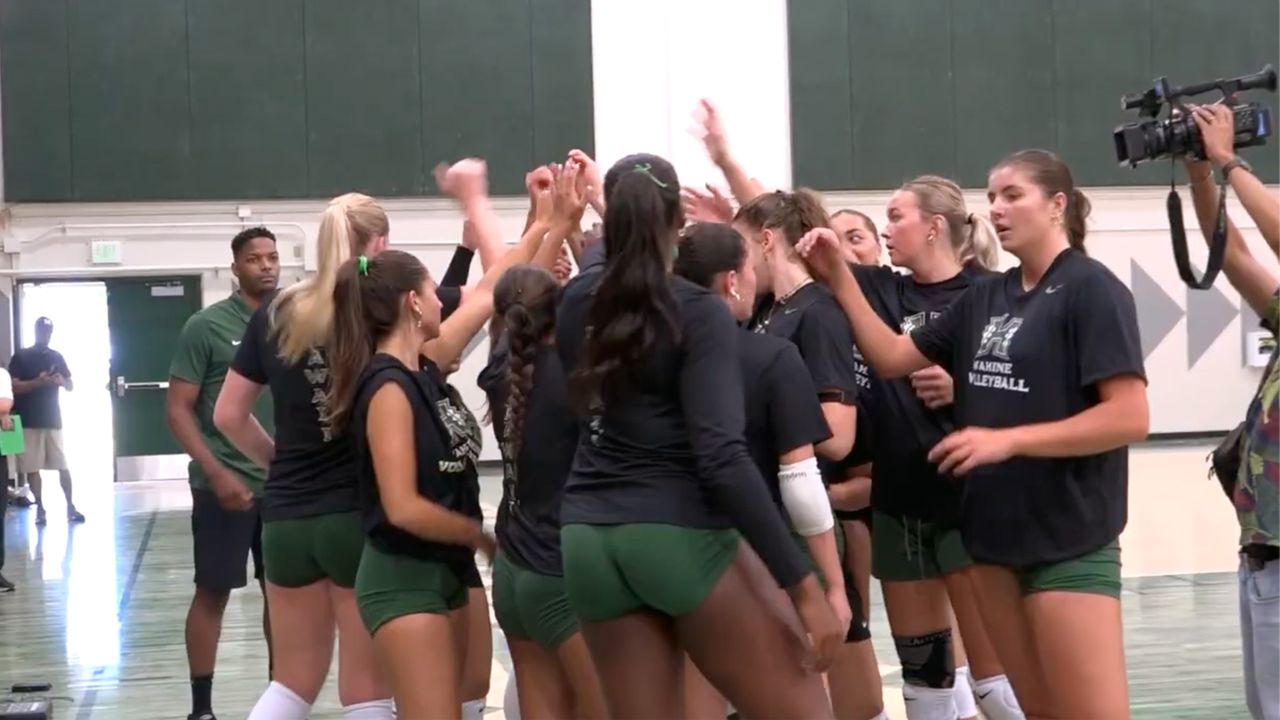 Women's Volleyball Opens New Era in First Practice